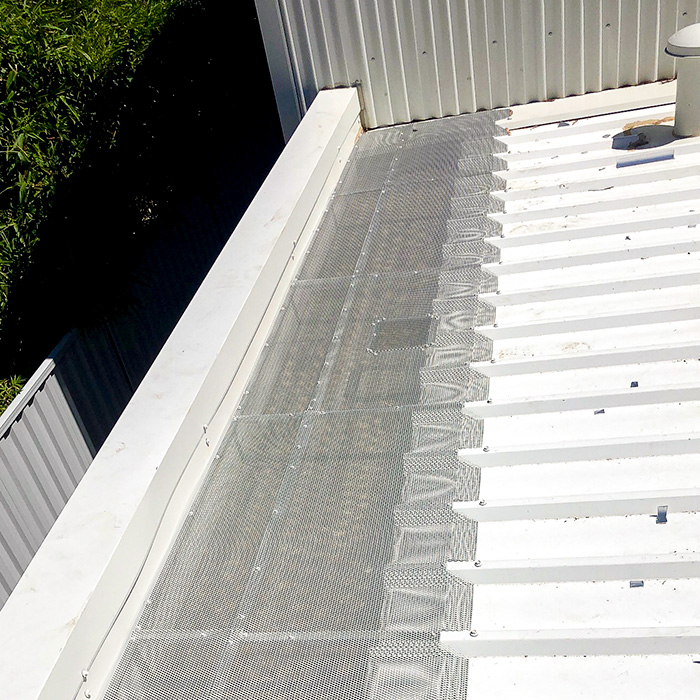  Fitting mesh protection to a box gutter 