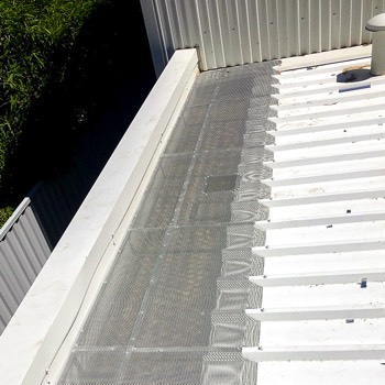  Fitting mesh protection to a box gutter 